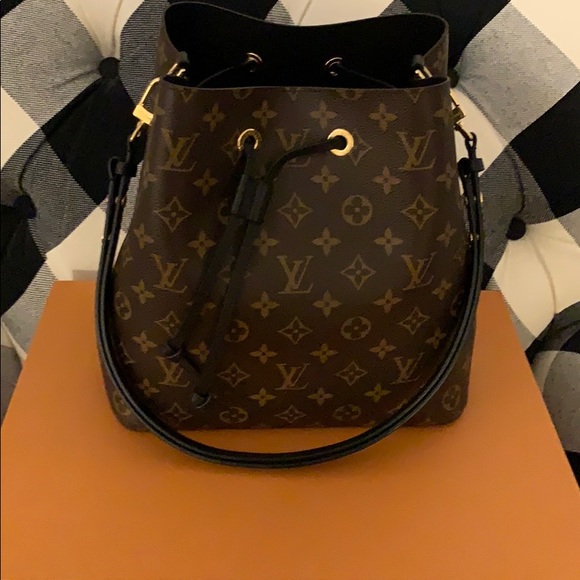 Louis Vuitton NEONOE Monogram Black Handbag - Picture 2 of 12